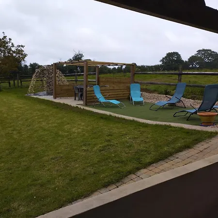 D'hotes A La Ferme Des Gosselins Bed & Breakfast *